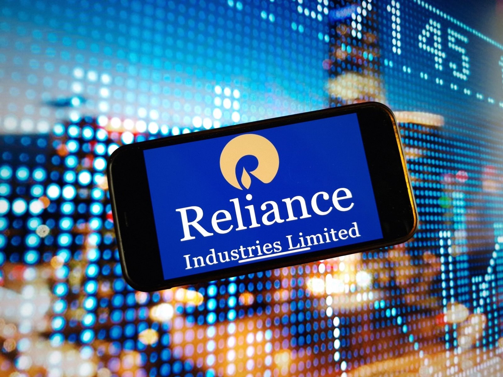 Reliance Industries Q1 2025 profit jumps 75.8% to Rs 30,681 crore — chart comparison with FY24 earnings